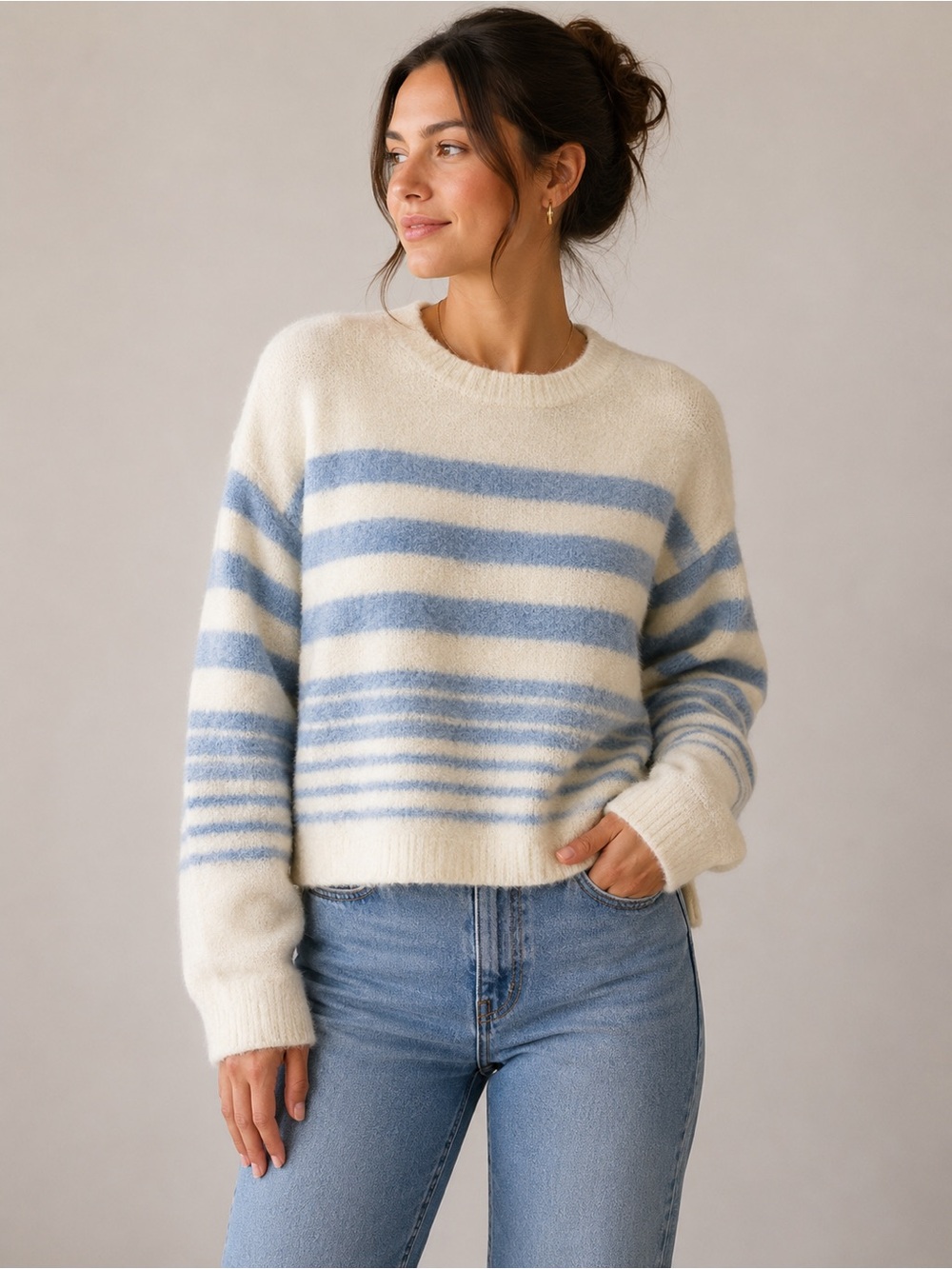 Universal Treads Woman's L NWT Cream Blue Striped Cozy Sweater Casual Soft Fuzzy